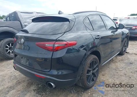 2021 Alfa Romeo Stelvio Ti/Ti Lusso/Ti Sport/Ti Sport Carbon z USA, uszkodzony, nr VIN ZASPAKBN7M7D17777